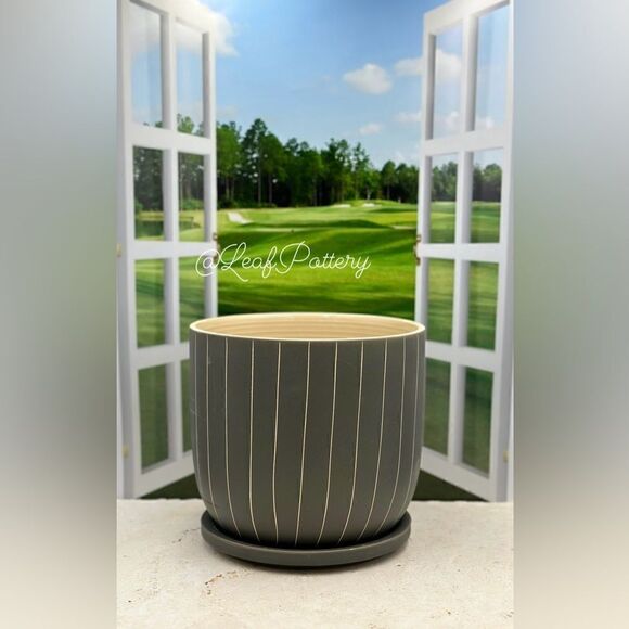 Paquito Forest Green/Beige Ceramic Planter Pot with Saucer Attached - Picture 2 of 9